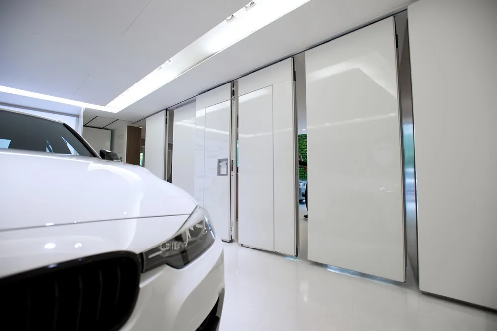 Moving Designs Limited Movable Wall